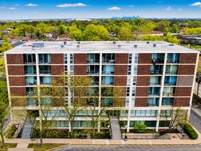 Building Photo - 1043 S York Rd