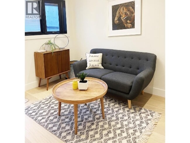 Building Photo - 282 E 18th Ave