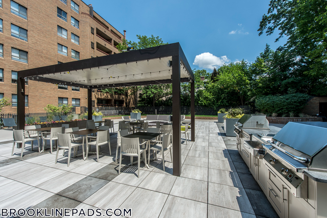 Foto del edificio - 1111 Beacon St