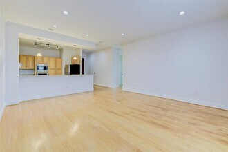 Building Photo - 7134 Mapleridge St