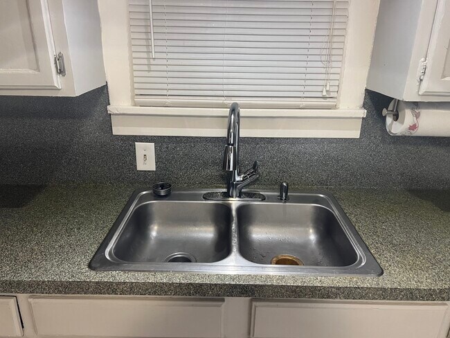 Kitchen 2 - 2023 N Magnolia St