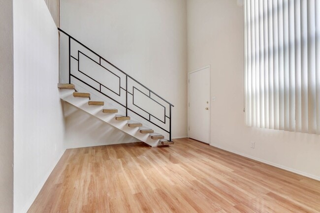 Building Photo - 9809 Tabor St