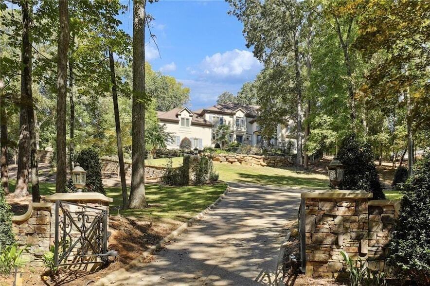 Foto principal - 1965 W Wesley Rd NW