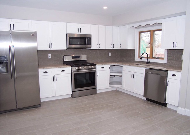 Building Photo - 15 Martin St