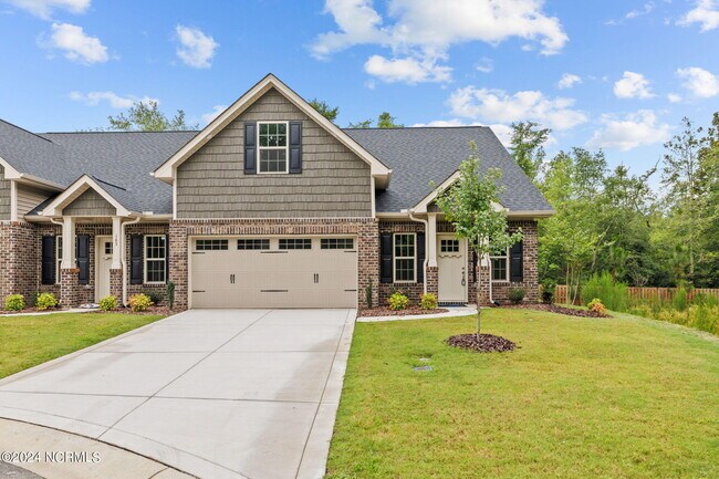 Building Photo - 165 Lark Dr