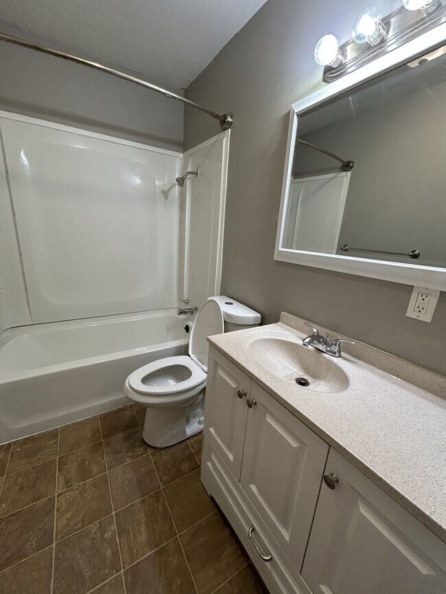 Foto del edificio - 1303 E 9th St