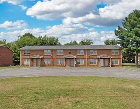 Building Photo - 812 Golf View Pl