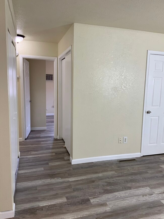 Hallway with closet - 4324 Ericson Dr