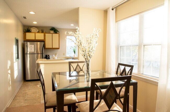 Building Photo - 2265 Rippling Way N