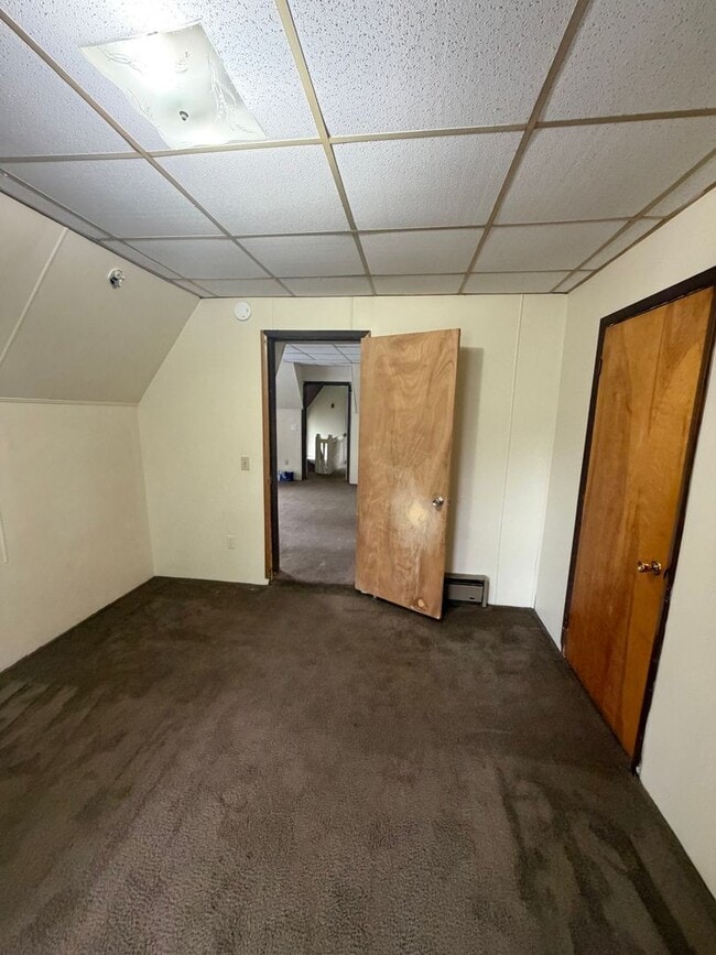 Building Photo - Two bedroom, upstairs duplex