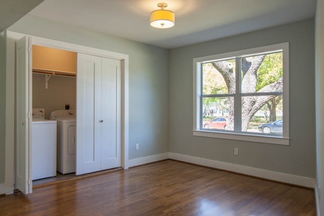 Building Photo - 3611 Murworth Dr