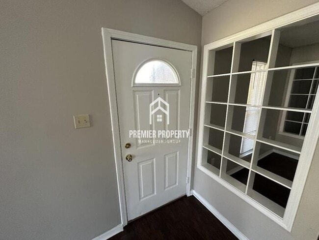 Building Photo - 6401 Golden Park Dr