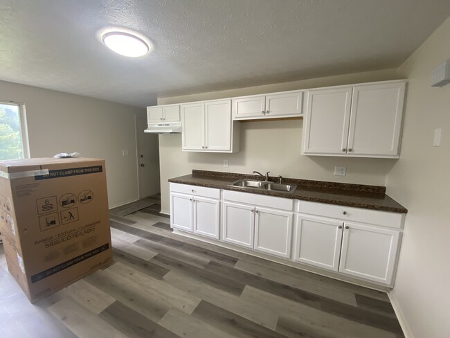Building Photo - 6733 Creekside Dr