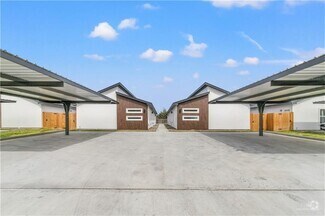 Building Photo - 1300 W Platinum Dr