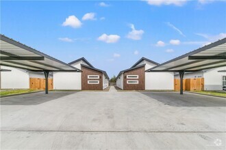 Building Photo - 1300 W Platinum Dr