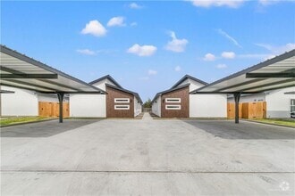 Building Photo - 1300 W Platinum Dr