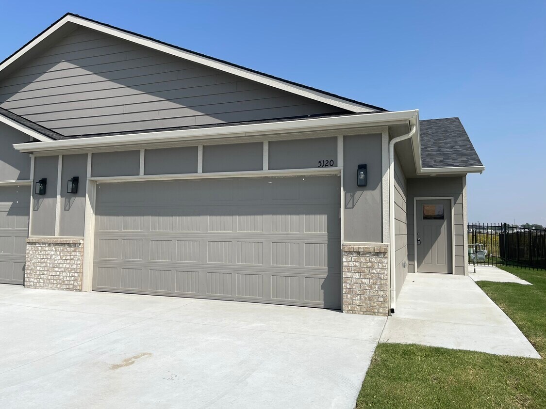 Foto principal - 5120 N Cypress St