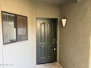 Building Photo - 5751 N Kolb Rd