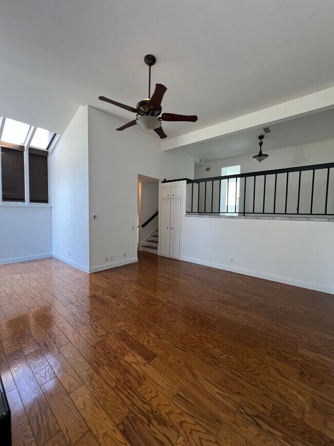 Foto del edificio - Tri-Level 2bed 2.5 bath Huntington  Beach ...