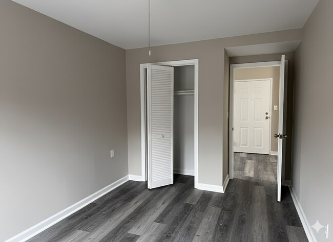 Building Photo - Spacious Sunlit 2BR Apartment – Prime Location in Southwest DC!!