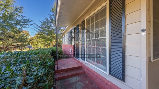 Building Photo - 330 Mays Ave