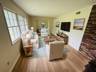 Building Photo - 110 N Edgewood Dr