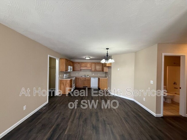Building Photo - 1144 N Northwood Ave