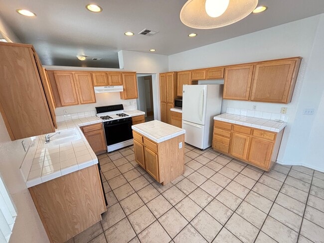 Foto del edificio - Beautiful 3Bed/2Bath Single Story Home loc...