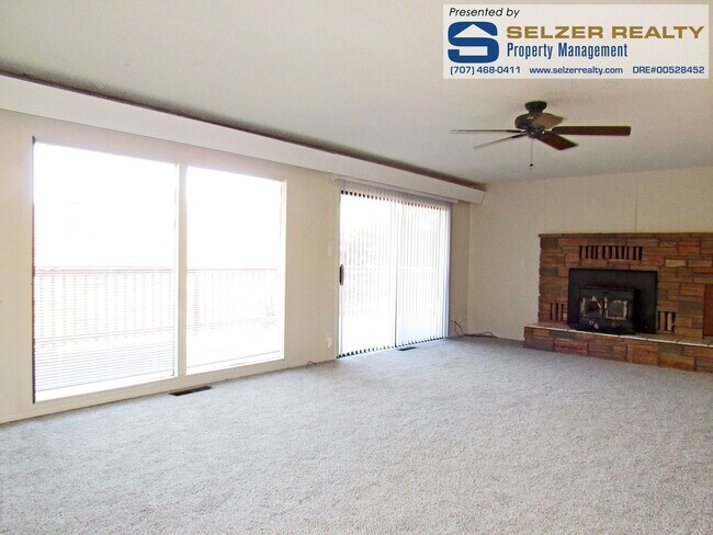 Building Photo - Charming 3 bd. split-level home; private s...