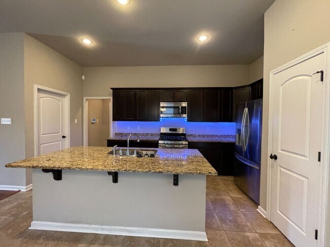 Foto del edificio - 3 Bedroom House located off Burbank in Mag...