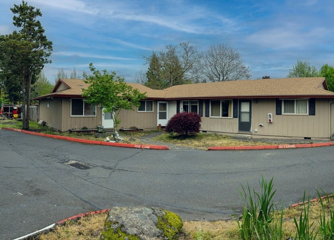 22920 NE Halsey St Unit 5, Wood Village, OR 97060 Condo for Rent in Wood Village, OR