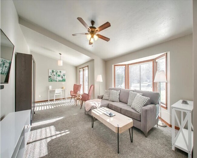 Building Photo - 5692 W Hallmark Ct
