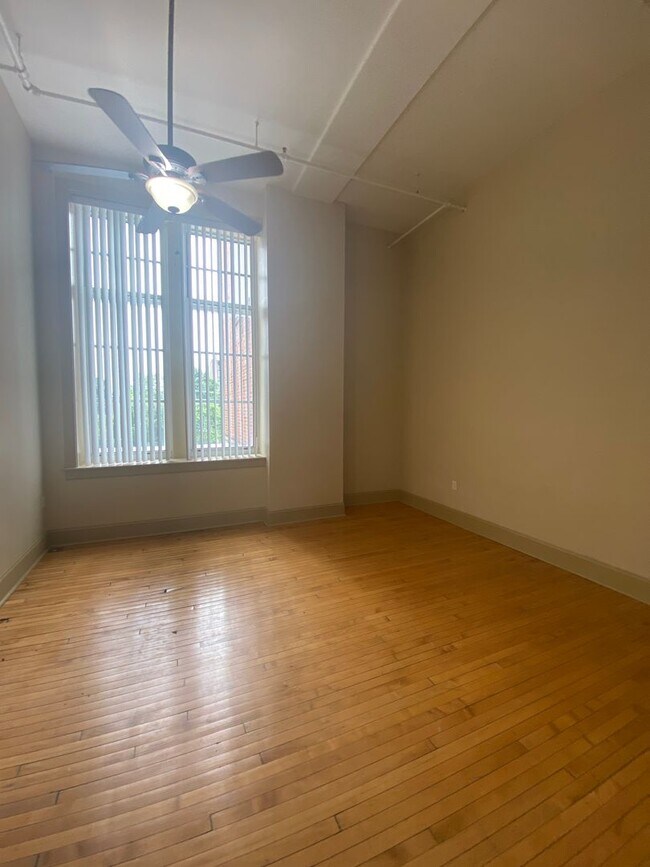 Building Photo - Theresa Park Loft Apartments All Electric ...