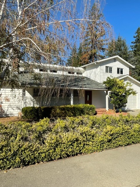 Building Photo - 529 Cuesta Dr