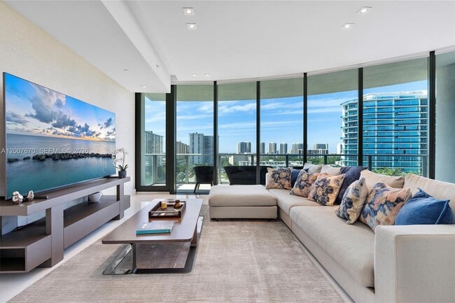 Building Photo - 17475 Collins Ave