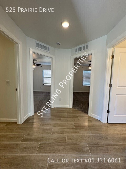 Building Photo - 525 Prairie Dr