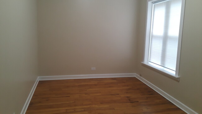 1st Bedroom - 118 N Hamlin Blvd