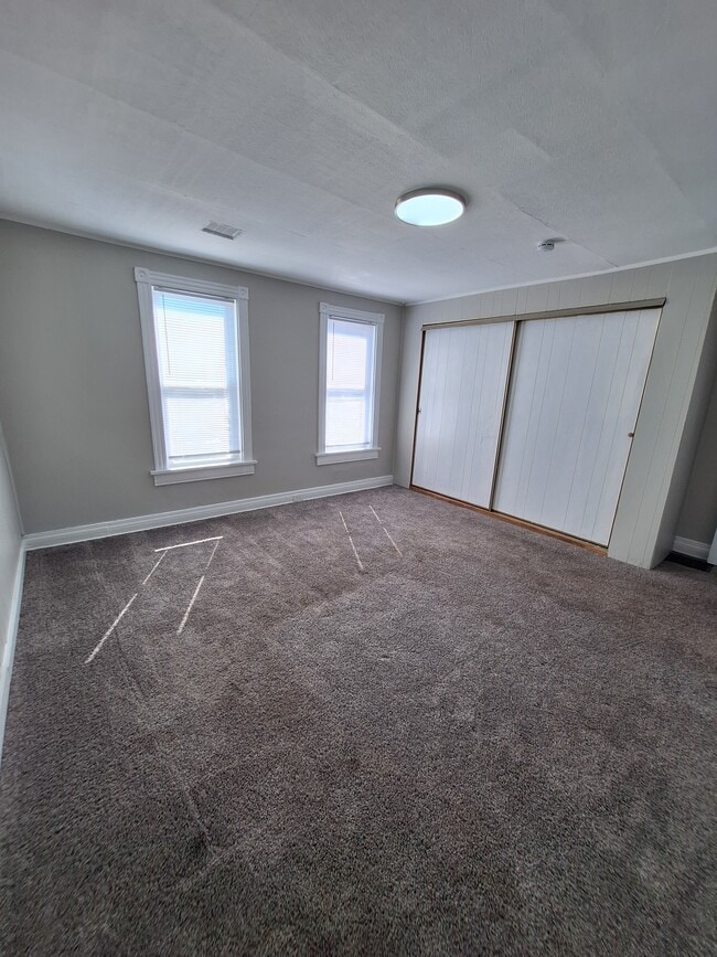 Building Photo - 1049 Nelson Ave