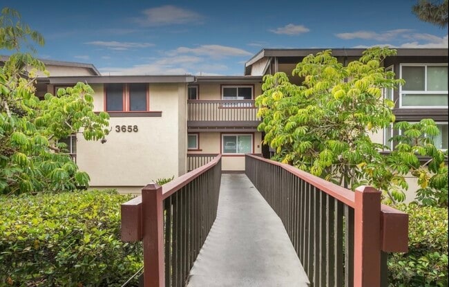 Building Photo - 3658 Clairemont Dr