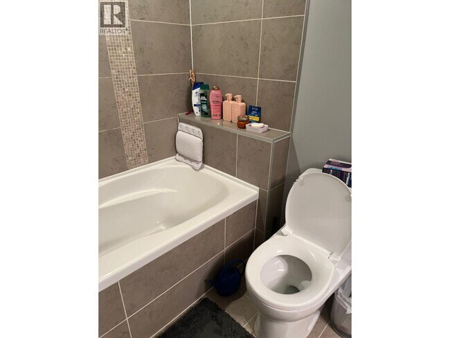 Photo du bâtiment - 2978 Glen Dr