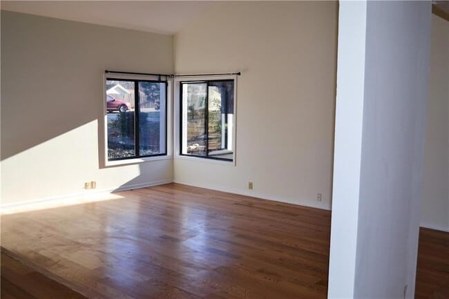 Building Photo - 1209 Fairfield Drive