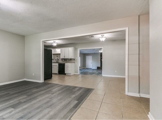 Building Photo - 1519 Rockridge Ct