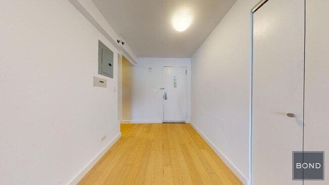 Building Photo - 222 E 39th St