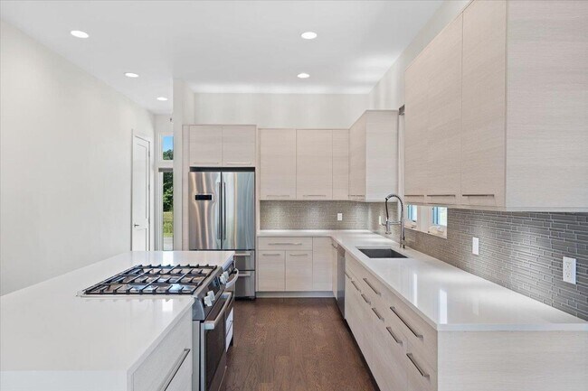 Foto del edificio - 2327 Lake Hall Rd