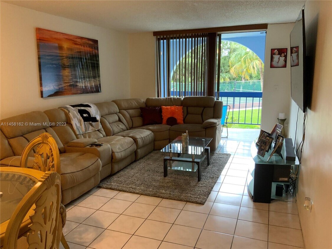 Foto principal - 9460 Fontainebleau Blvd