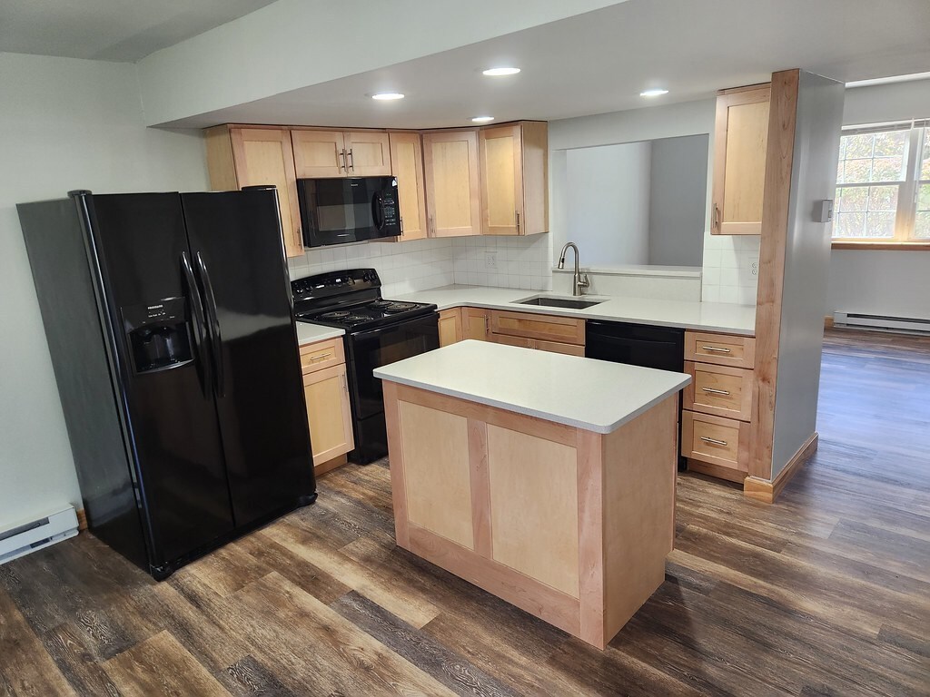 Foto principal - 323 W 31st St