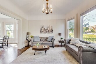 Building Photo - 2207 E 21st St