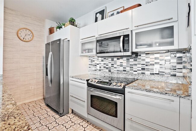 Building Photo - 951 Brickell Ave