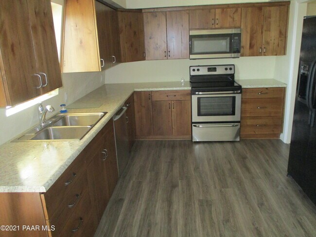 Building Photo - 1301 Prescott Country Club Blvd