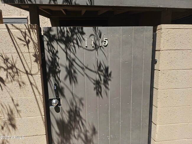 Foto del edificio - 1115 N 84th Pl